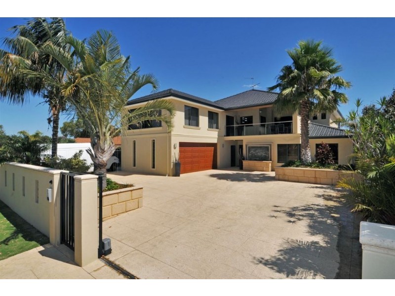 2 Leighton Place, Halls Head WA 6210