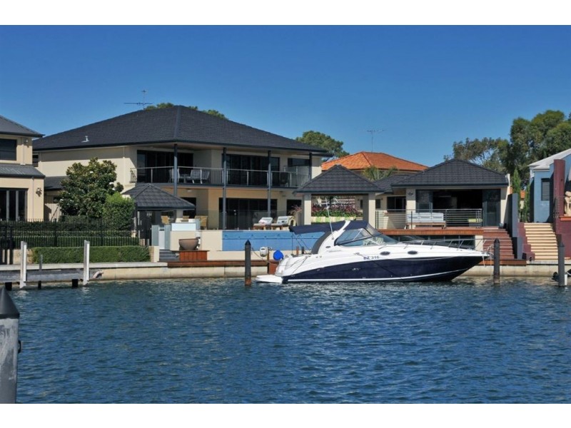 2 Leighton Place, Halls Head WA 6210