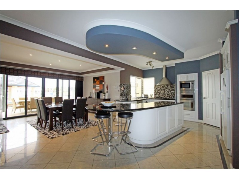 2 Leighton Place, Halls Head WA 6210