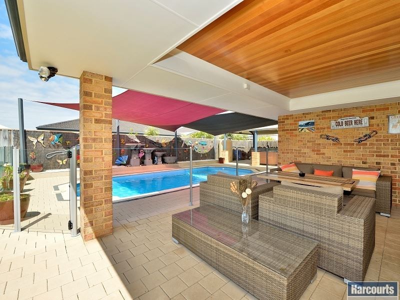 5 Lutea Road, Halls Head WA 6210