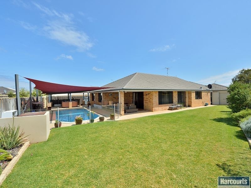 5 Lutea Road, Halls Head WA 6210