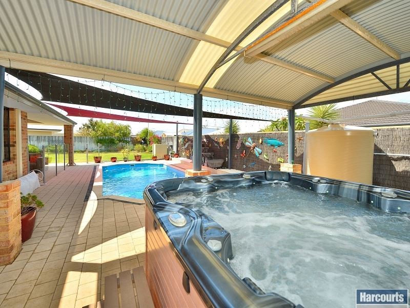 5 Lutea Road, Halls Head WA 6210