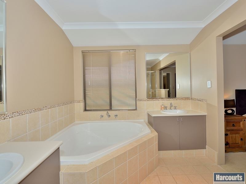 5 Lutea Road, Halls Head WA 6210