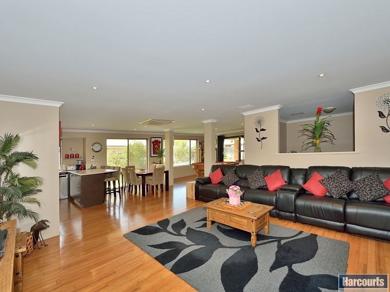 5 Lutea Road, Halls Head WA 6210