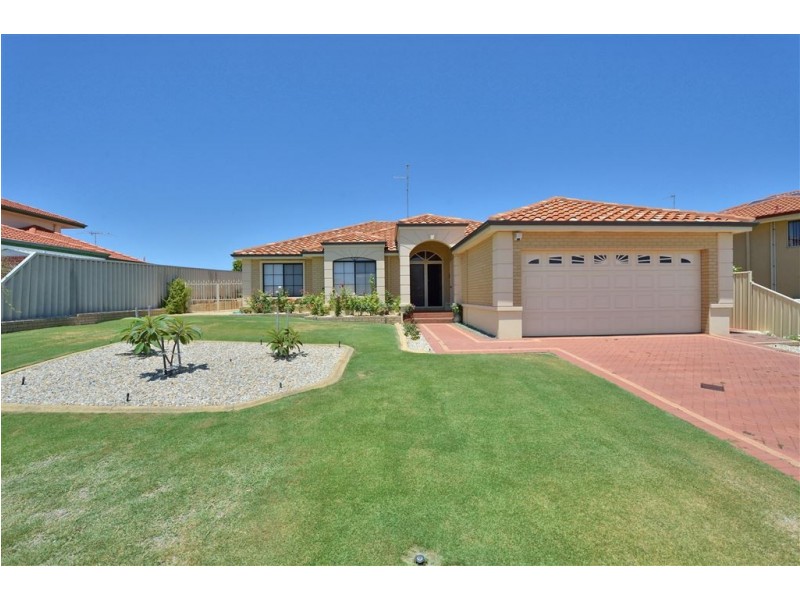 4 Peron Place, San Remo WA 6210