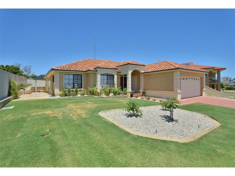 4 Peron Place, San Remo WA 6210