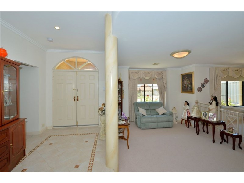 4 Peron Place, San Remo WA 6210