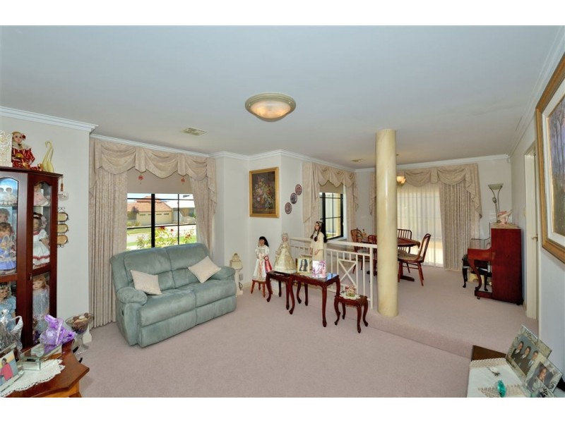 4 Peron Place, San Remo WA 6210