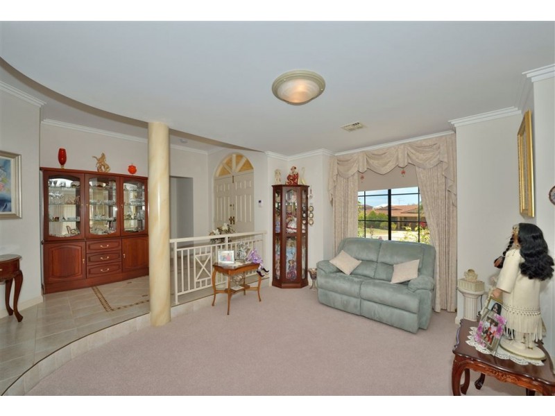 4 Peron Place, San Remo WA 6210