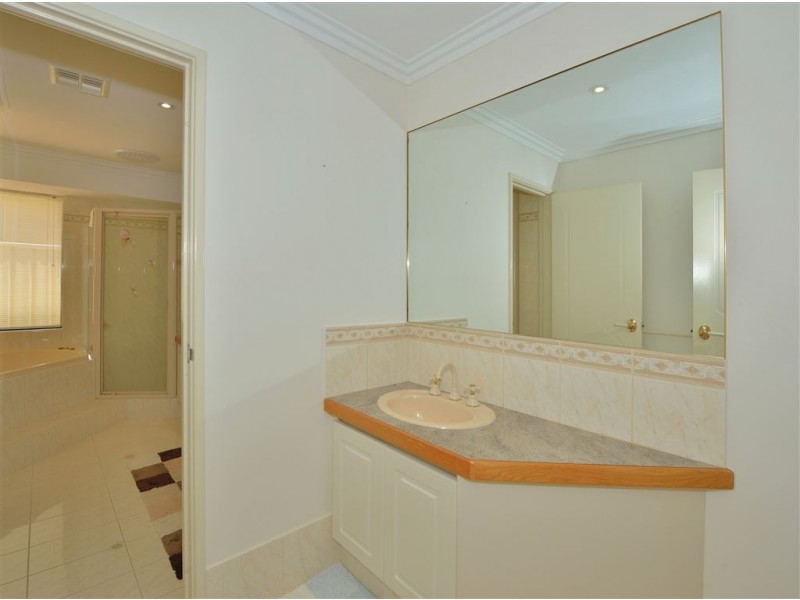 4 Peron Place, San Remo WA 6210