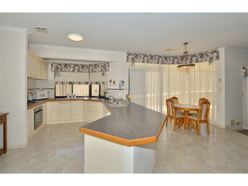 4 Peron Place, San Remo WA 6210