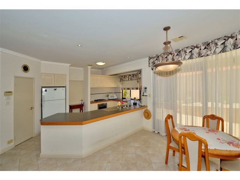 4 Peron Place, San Remo WA 6210