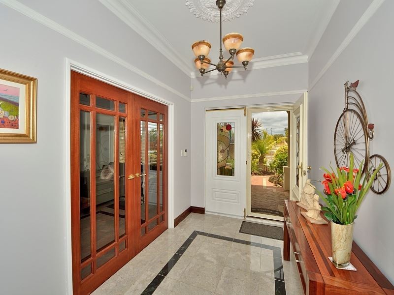 33 Leisure Way, Halls Head WA 6210