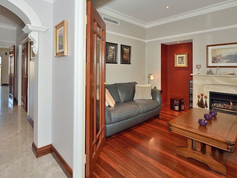 33 Leisure Way, Halls Head WA 6210