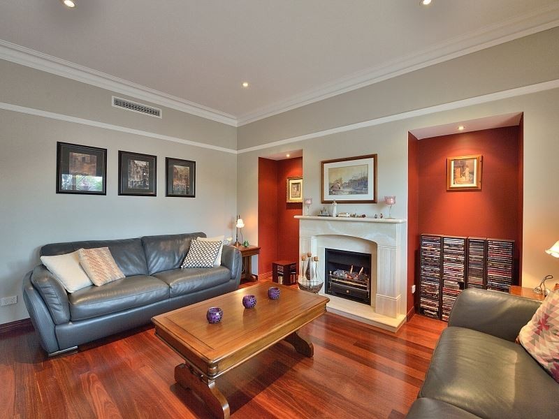 33 Leisure Way, Halls Head WA 6210