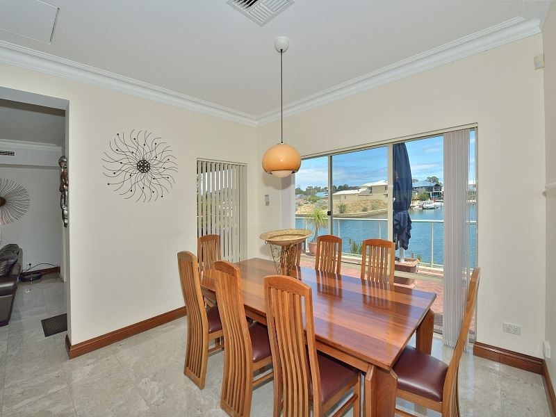 33 Leisure Way, Halls Head WA 6210