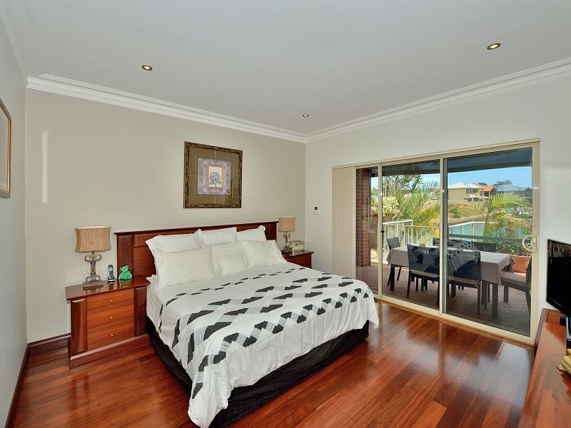 33 Leisure Way, Halls Head WA 6210