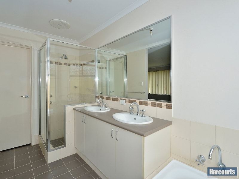 21 Rayner Promenade, Lakelands WA 6180