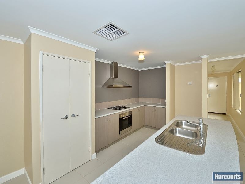 21 Rayner Promenade, Lakelands WA 6180