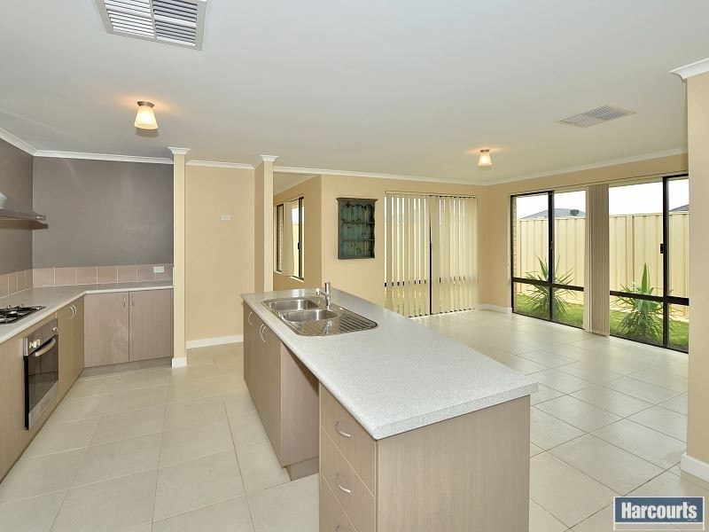 21 Rayner Promenade, Lakelands WA 6180