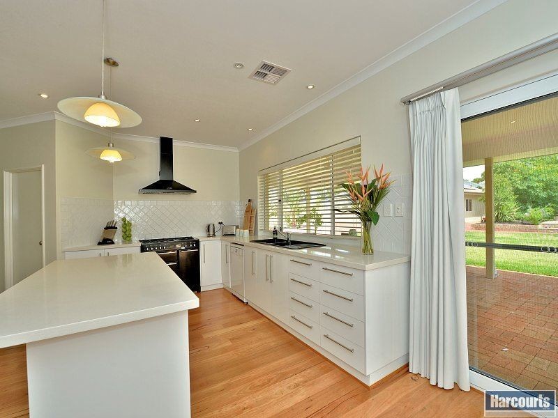 21 Arramall Trail, Lakelands WA 6180