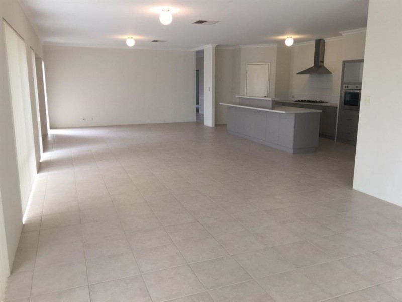 1 Senecio Way, Halls Head WA 6210
