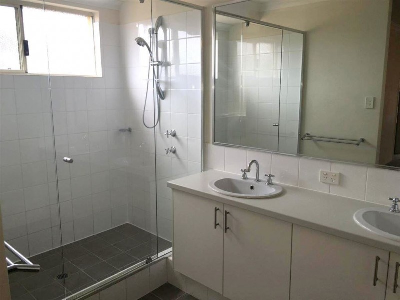 1 Senecio Way, Halls Head WA 6210