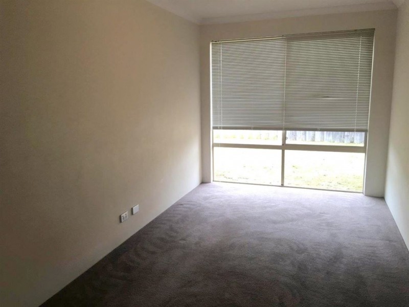 1 Senecio Way, Halls Head WA 6210