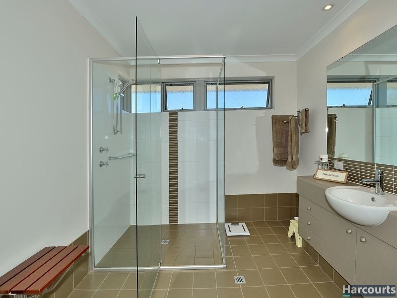 17 Gael Place, Dudley Park WA 6210