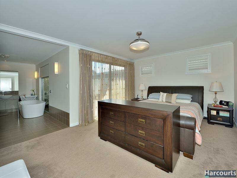 17 Gael Place, Dudley Park WA 6210