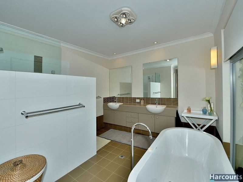 17 Gael Place, Dudley Park WA 6210