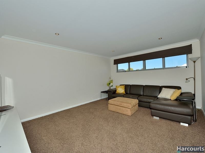17 Gael Place, Dudley Park WA 6210