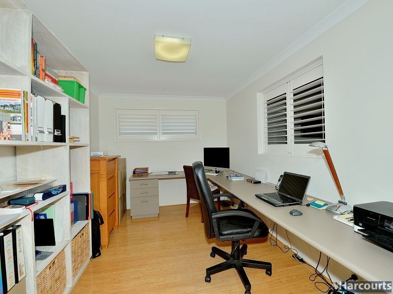 17 Gael Place, Dudley Park WA 6210