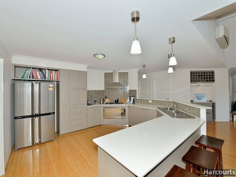 17 Gael Place, Dudley Park WA 6210