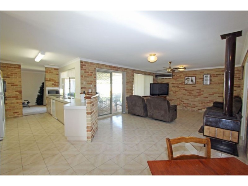 5 Maitland Close, Halls Head WA 6210