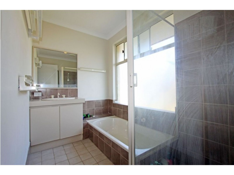 5 Maitland Close, Halls Head WA 6210