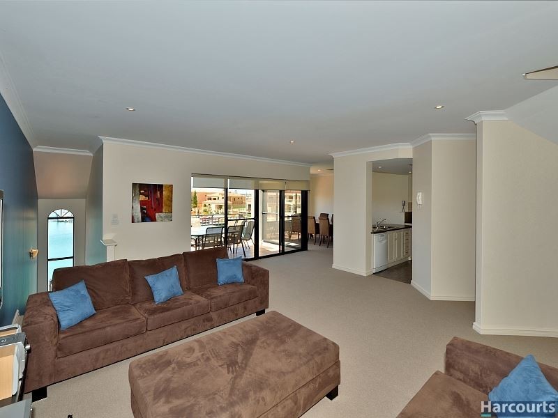 3/1 Hartog Pass, Wannanup WA 6210