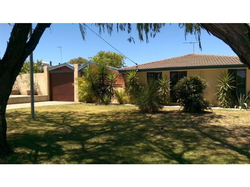 4 Heron Road, Dudley Park WA 6210