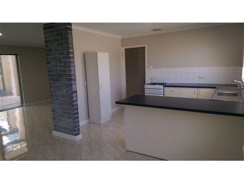 4 Heron Road, Dudley Park WA 6210