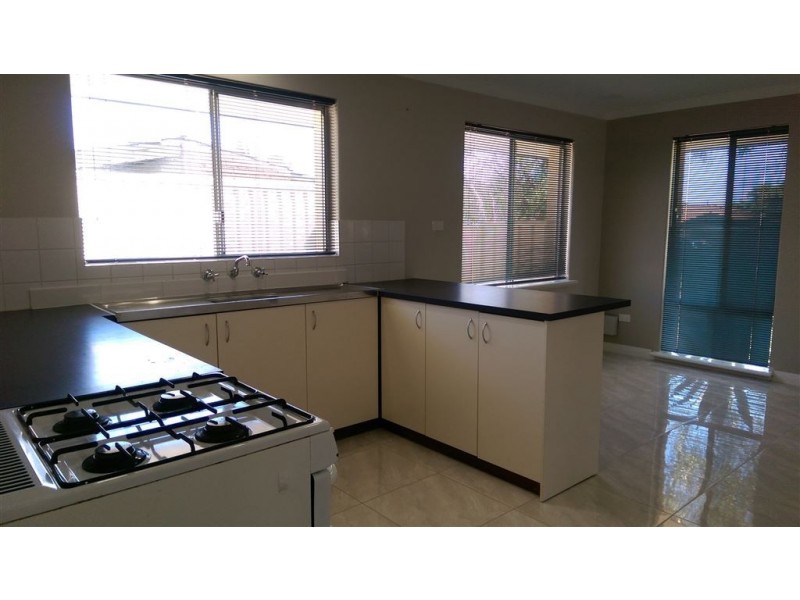 4 Heron Road, Dudley Park WA 6210