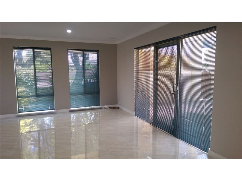 4 Heron Road, Dudley Park WA 6210