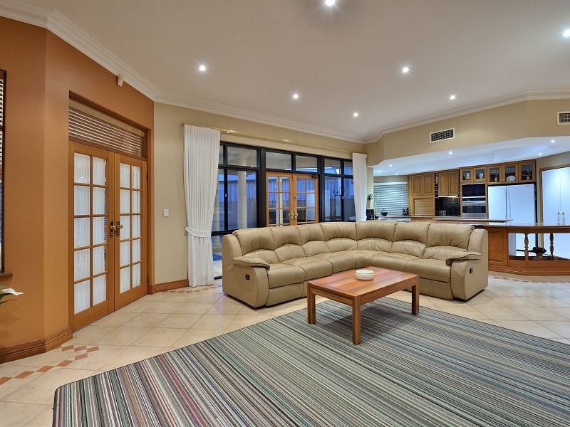 9 Captain Court, Wannanup WA 6210