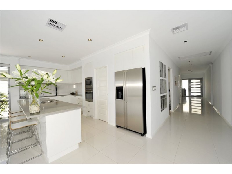 71 Erins Isle, Dudley Park WA 6210