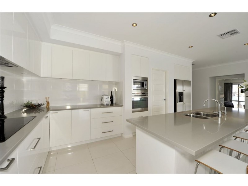 71 Erins Isle, Dudley Park WA 6210