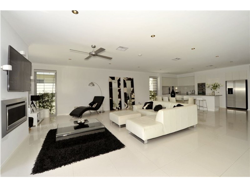 71 Erins Isle, Dudley Park WA 6210