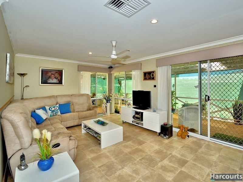 162 Oakmont Avenue, Meadow Springs WA 6210