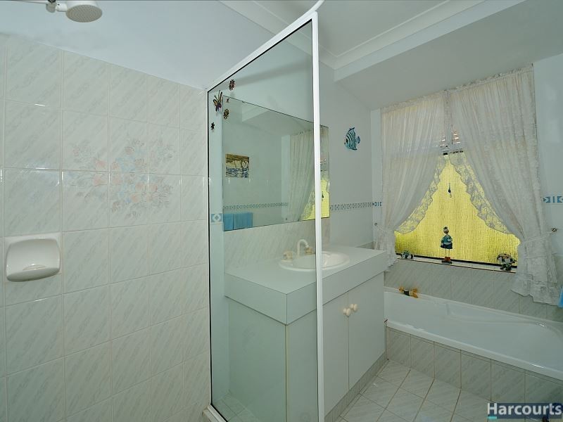 162 Oakmont Avenue, Meadow Springs WA 6210