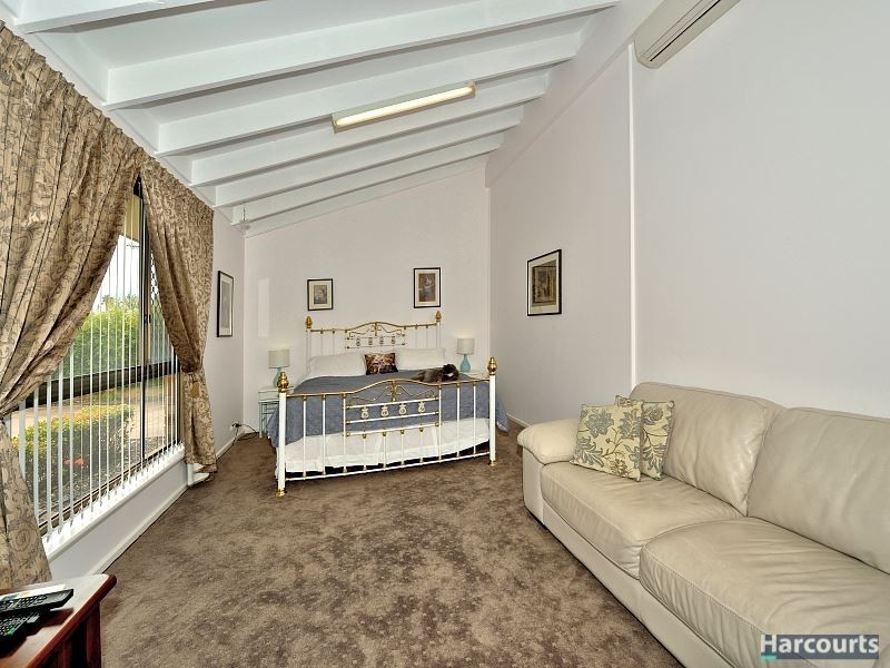 34 Kookerbrook Street, Dudley Park WA 6210