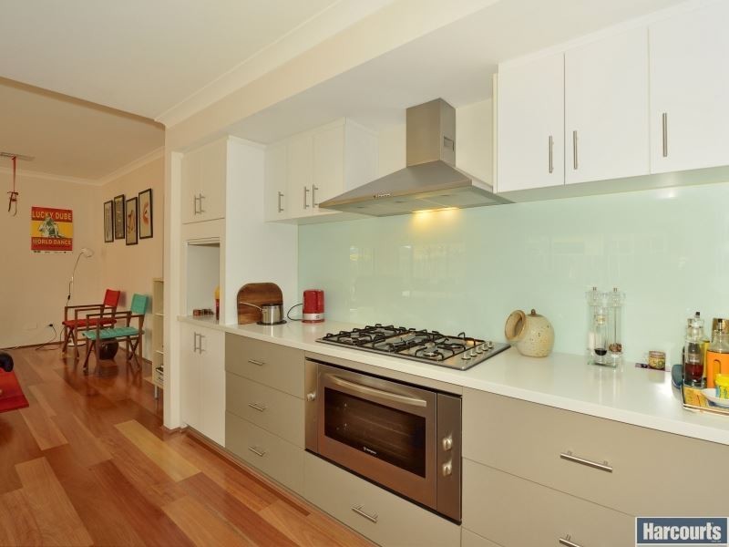 33 Marsdenia Road, Halls Head WA 6210