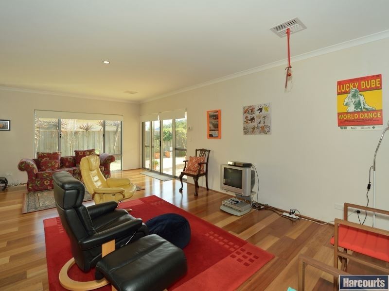 33 Marsdenia Road, Halls Head WA 6210